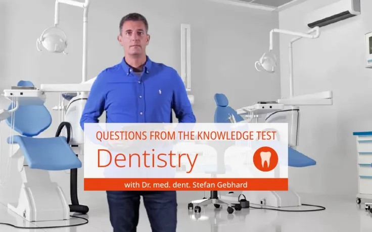 Introductory image for the dentistry knowledge test: Dentist Dr. Stefan Gebhard stands in a practice room and presents questions from the dentistry knowledge test.