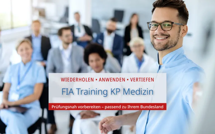 Einleitungsbild zur Veranstaltungsreihe „FIA Training KP Medizin“: Ein gut gelaunter Arzt hält vor einer Gruppe von Kollegen einen Vortrag