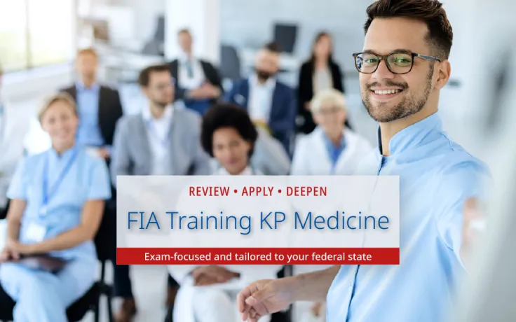 Introduction image for the event series “FIA Training KP Medicine”: Happy doctor giving a presentation to group of colleagues
